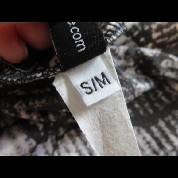 Onzie Leggings Black White Pattern Abstract Full Length Womens Workout Small - Picture 7 of 7